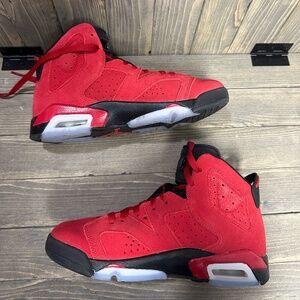 Jordan 6 - 'Toro Bravo' colorway/ Size 6Y (7.5 women's)